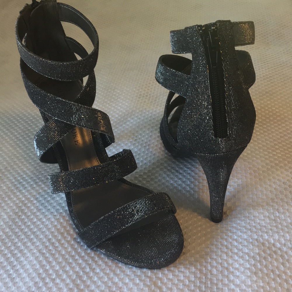 Heels - Picture 2 of 3
